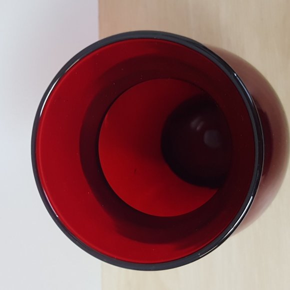 Red Glass Vase - Picture 4 of 7